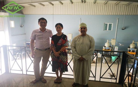 Менеджер по продажам Huafu посетил фабрику посуды за рубежом
